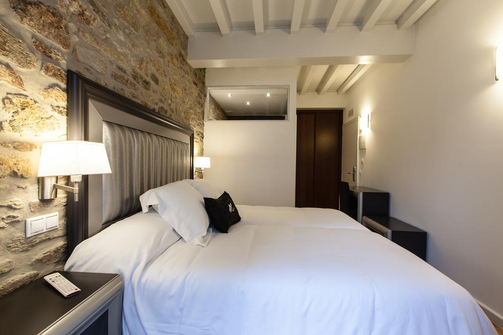 Hotel Montenegro Compostela Сантьяго-де-Компостела Экстерьер фото