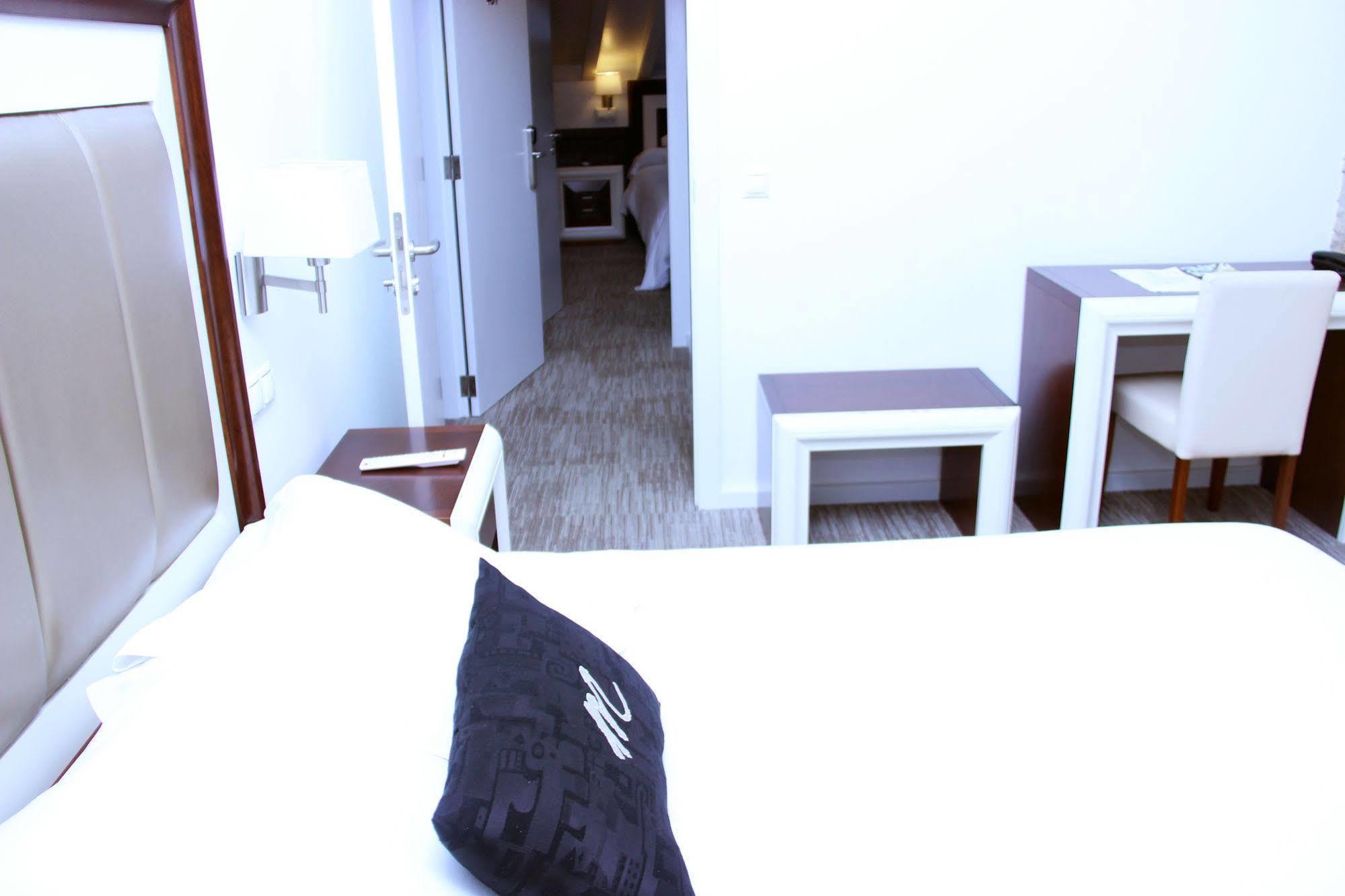 Hotel Montenegro Compostela Сантьяго-де-Компостела Экстерьер фото