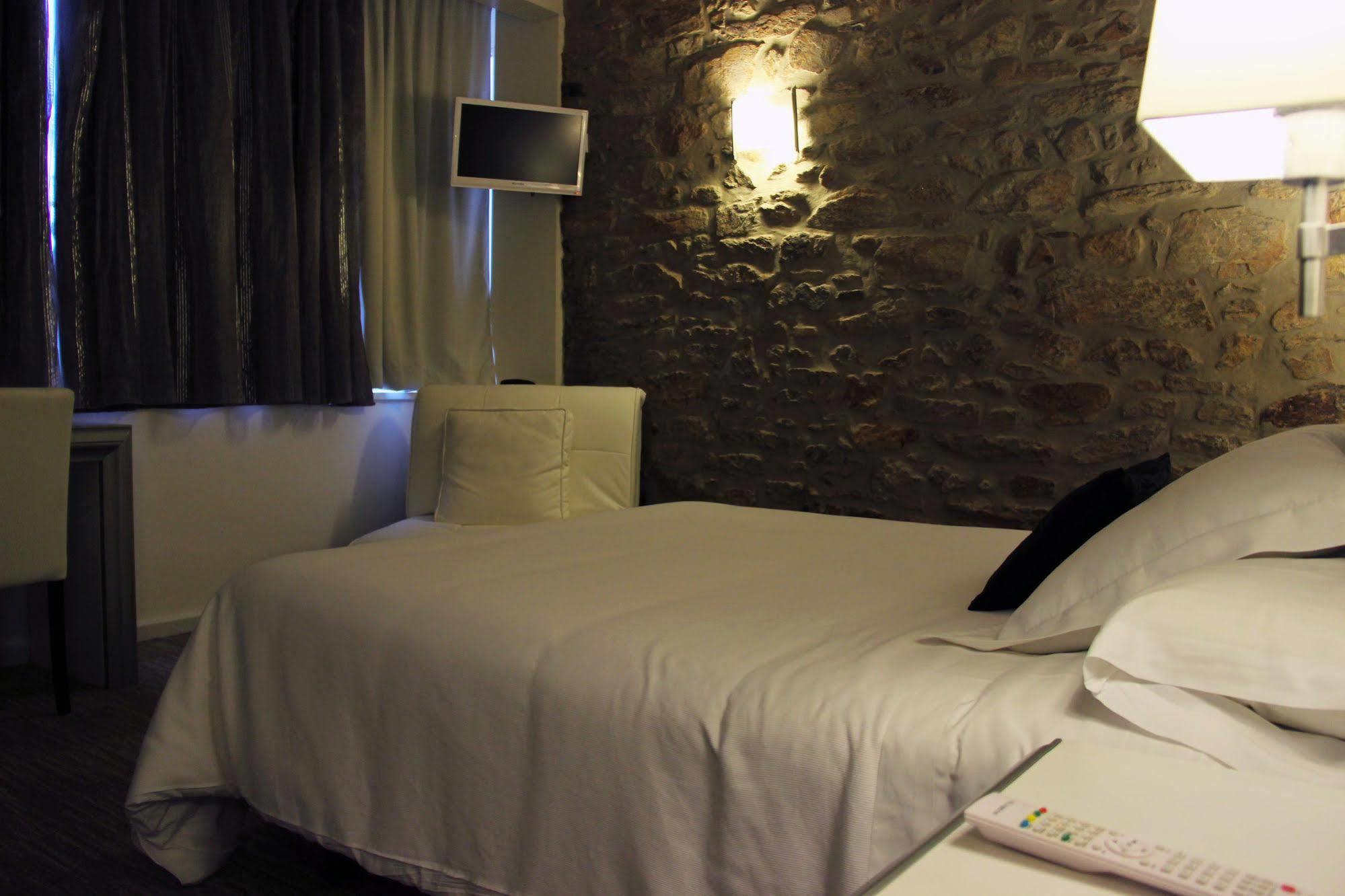 Hotel Montenegro Compostela Сантьяго-де-Компостела Экстерьер фото